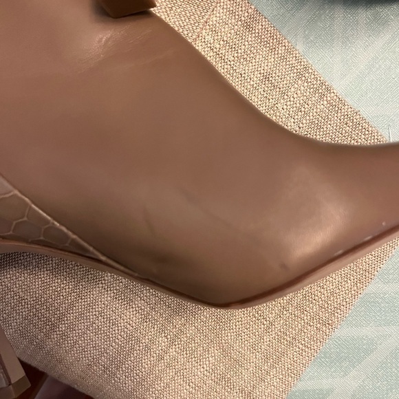 𝅺Louise et Cie Leather Ankle Boot with Stiletto Heel - Size 5M - Picture 10 of 10